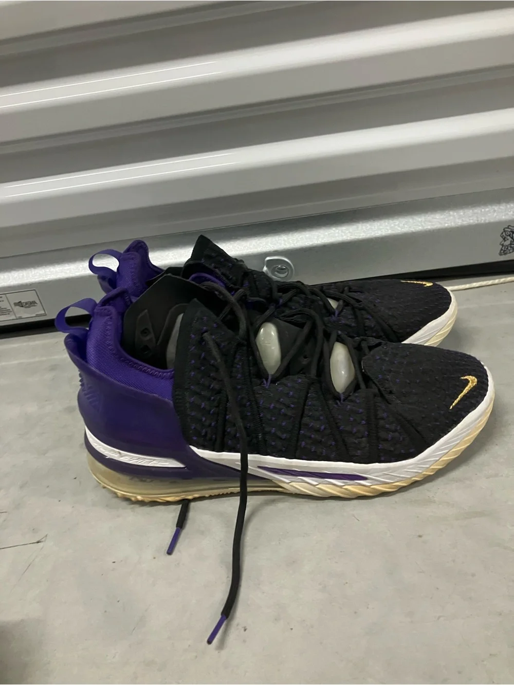 Nike Lebron 18 Lakers